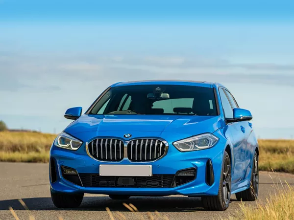 Dịch vụ thay Kính chắn gió xe BMW 118i tận nơi